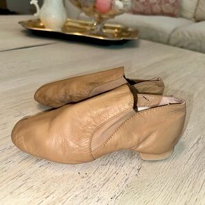 Children’s Bloch Slip On Jazz shoe, Size 1.5